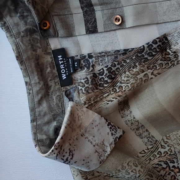 WORTH NY Silk Animal Print Oversized Button Up PS - Picture 2 of 6